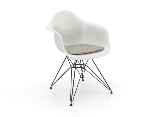 Eames Plastic Armchair DAR – unverwechselbarer Klassiker 1