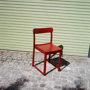 Atelier_chair_red_lacquered_bord.ch