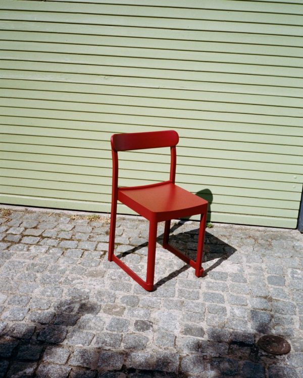 Atelier_chair_red_lacquered_bord.ch