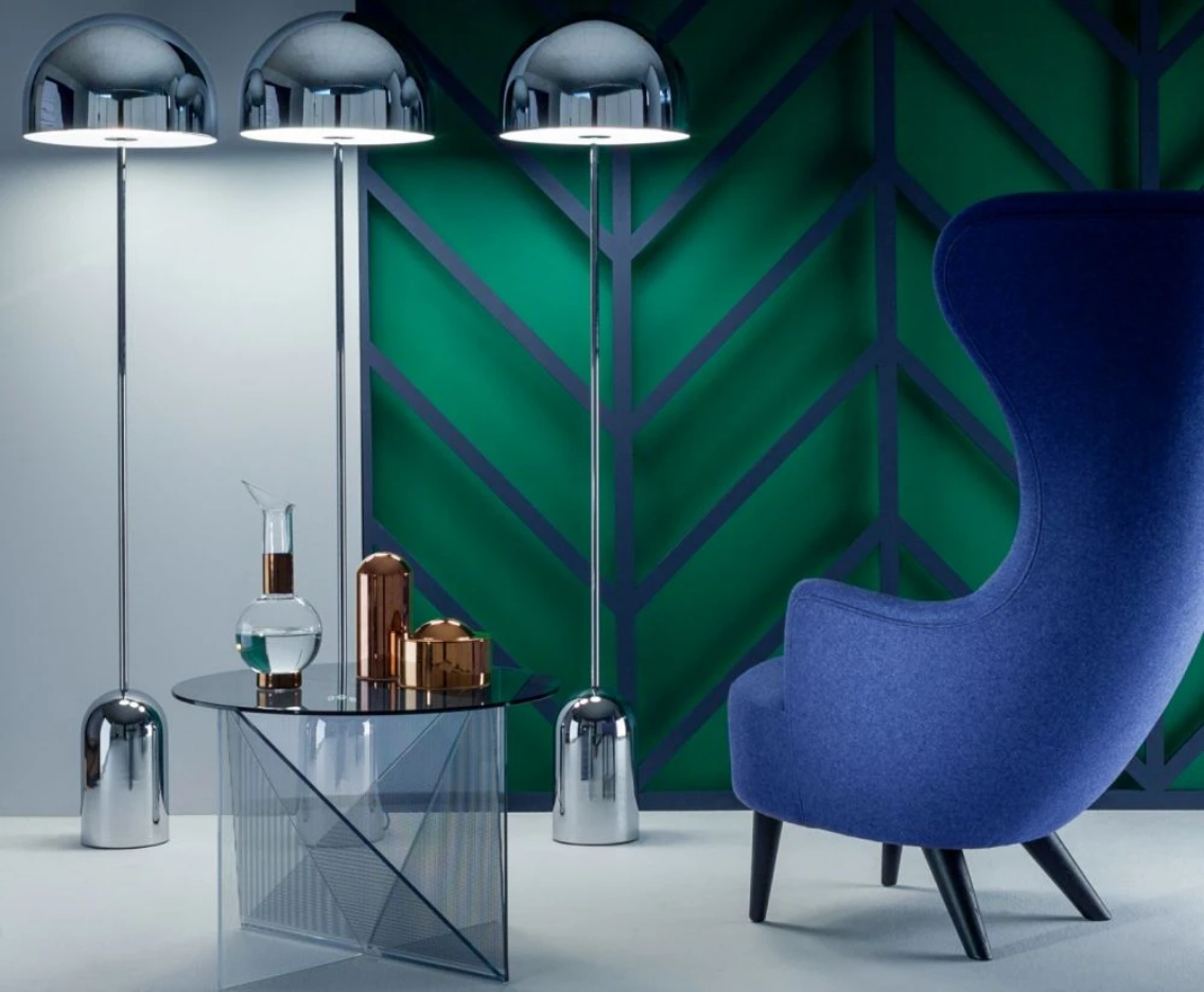 Tom Dixon_floorlamp_wingback_chair_with_bell_chrome_bord.ch Tom Dixon_floorlamp_wingback_chair_with_bell_chrome_bord.ch